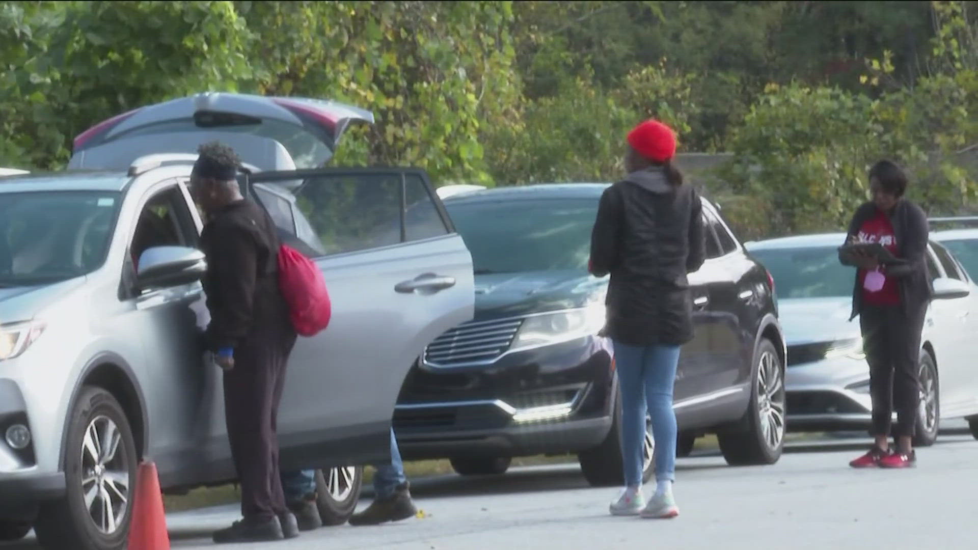 Volunteers marked Thanksgiving by giving back to the community.