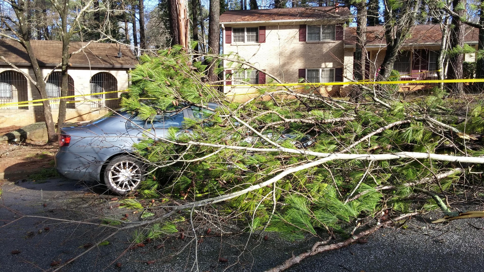 Crews clean up damage left from overnight storms | 11alive.com