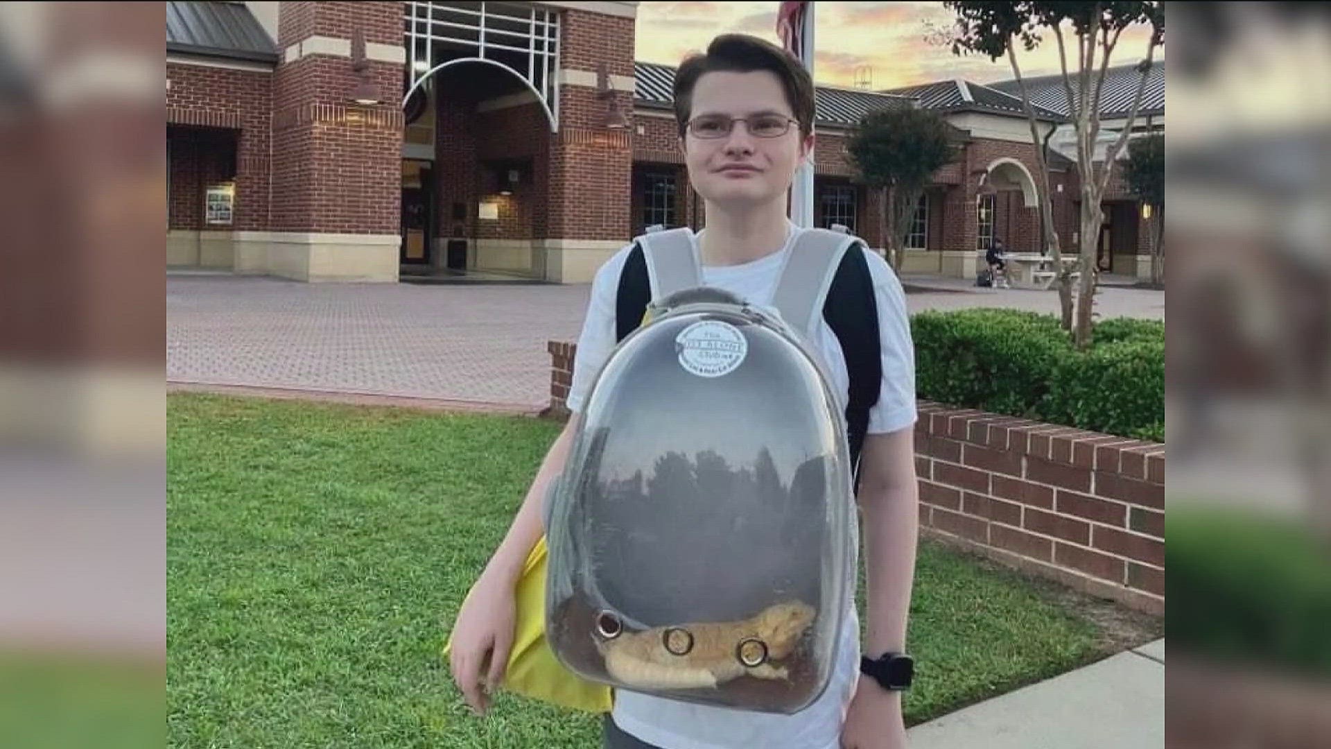 Jonny won’t be heading to senior year alone, his bearded dragon named Alberta will be right by his side.