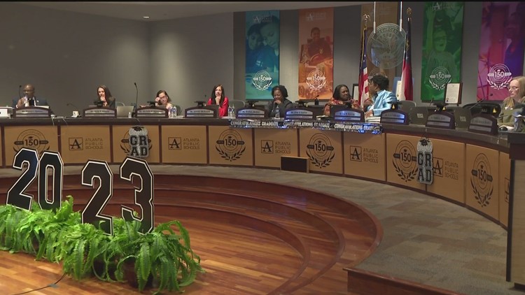 APS makes no mention of decision to not renew superintendent's contract during board meeting