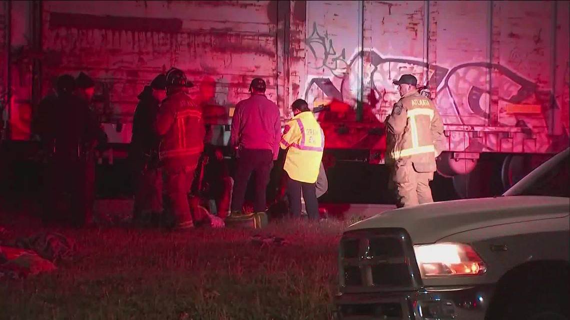 Man killed by train on Whitehall Street in Atlanta Thursday | 11alive.com
