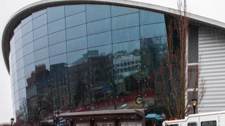 UGA cancels events at Stegeman Coliseum after part of ceiling falls in