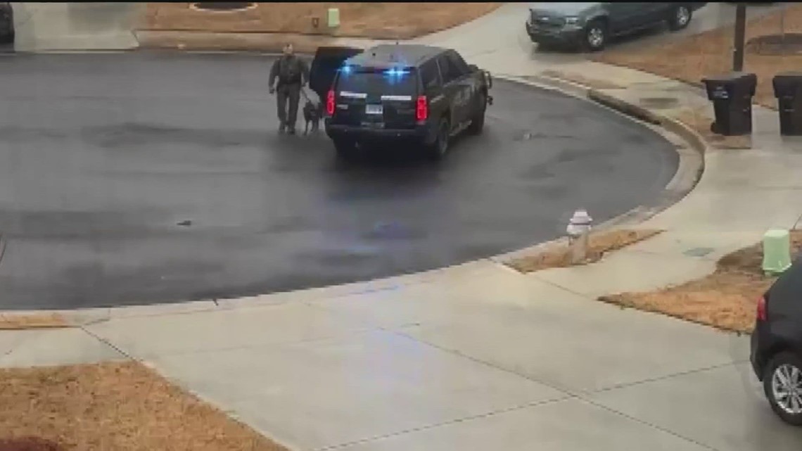 Teen in custody after chase, crash involving officer: Powder Springs ...