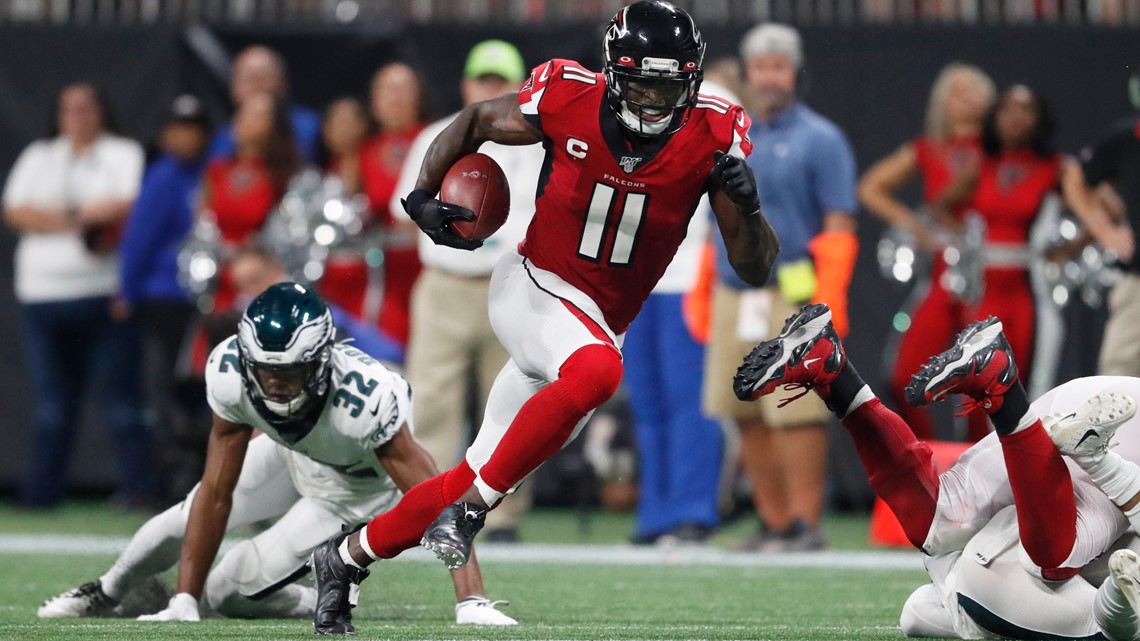 Atlanta Falcons wide receiver Julio Jones (11) lines up during the