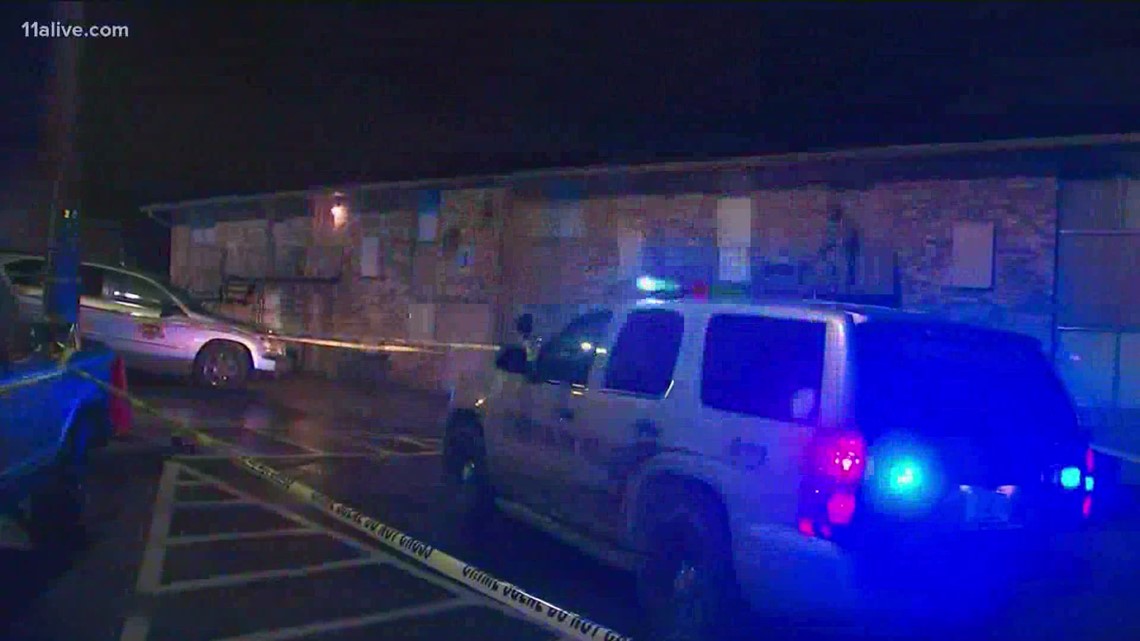 Forest Park crime two men shot one dies at apartments