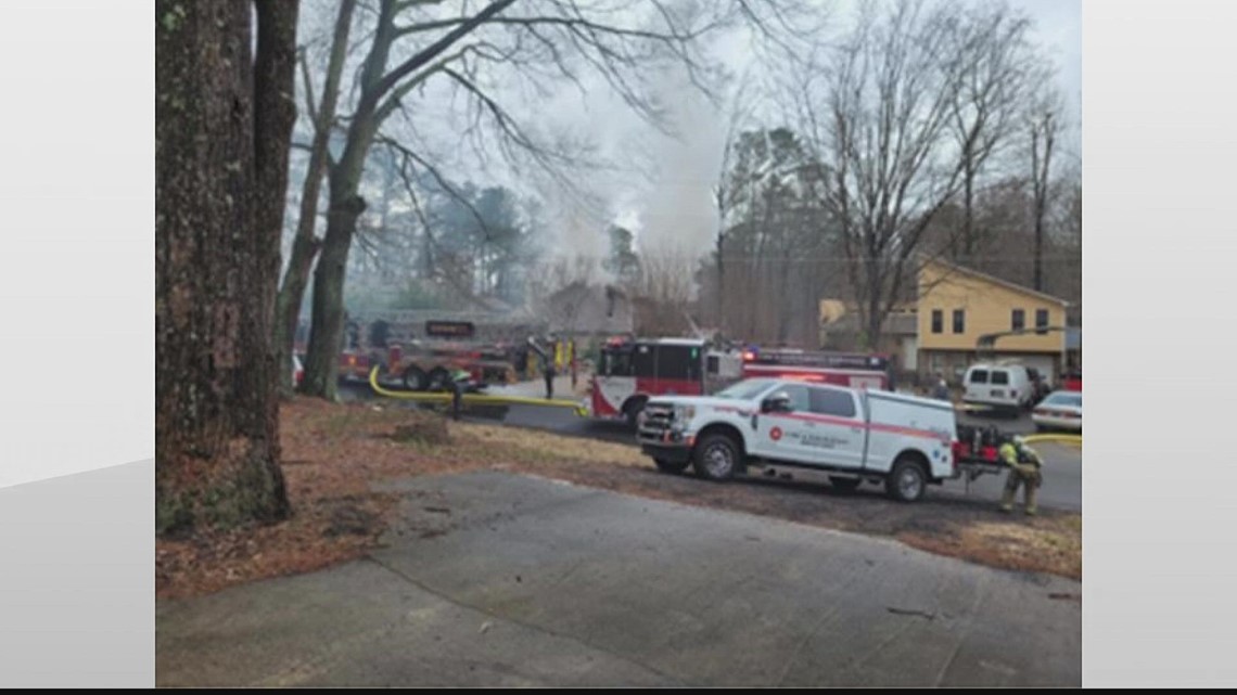 Neighbors rescue man from Gwinnett County house fire | 11alive.com