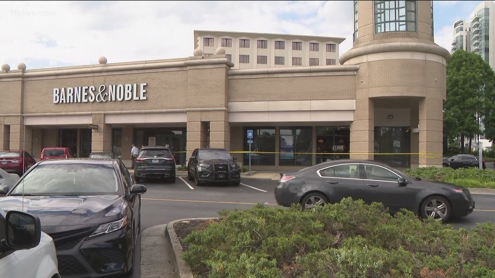Car Crashes Into Barnes Noble In Buckhead 11alivecom