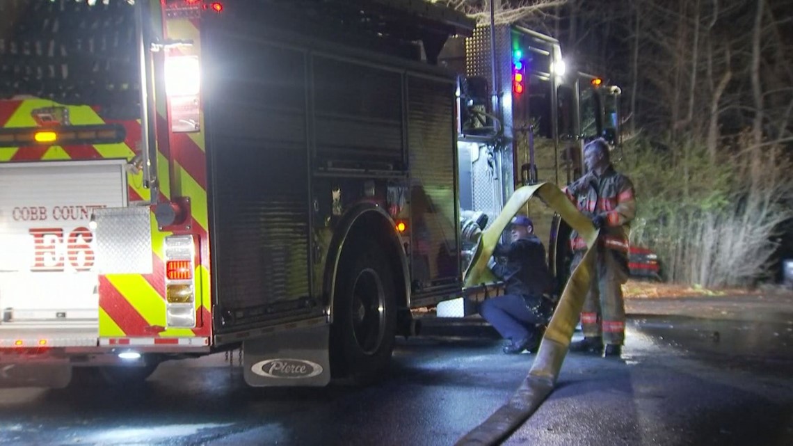 Mother killed, child injured in Powder Springs house fire