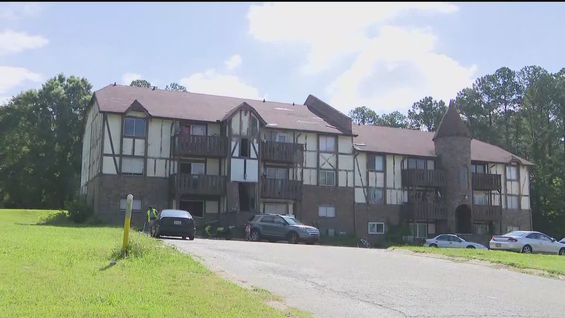 On Wednesday, a day of service took place at the long-troubled Camelot Condominiums. 