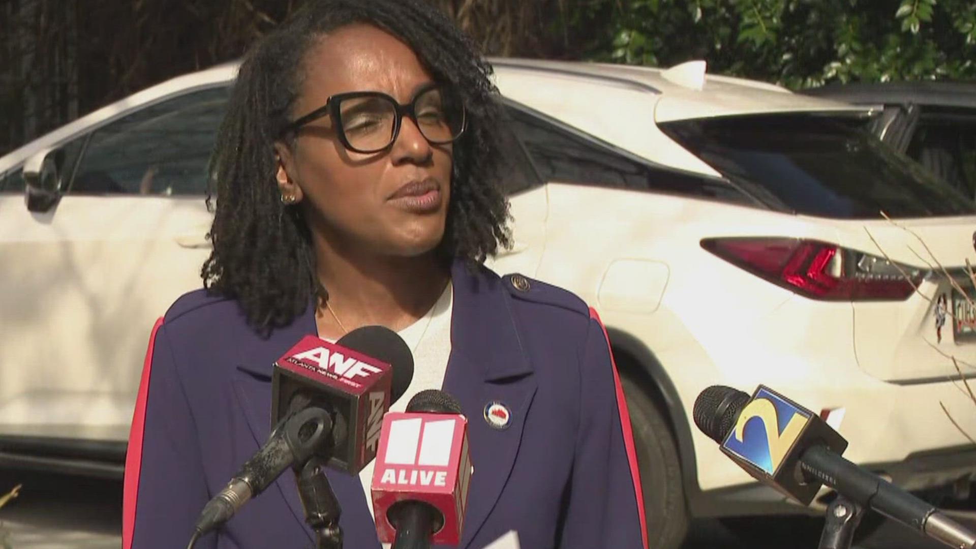  Jonesboro Mayor Donya Sartor is speaking now after announcing she will not resign, reversing her earlier decision to step down. 