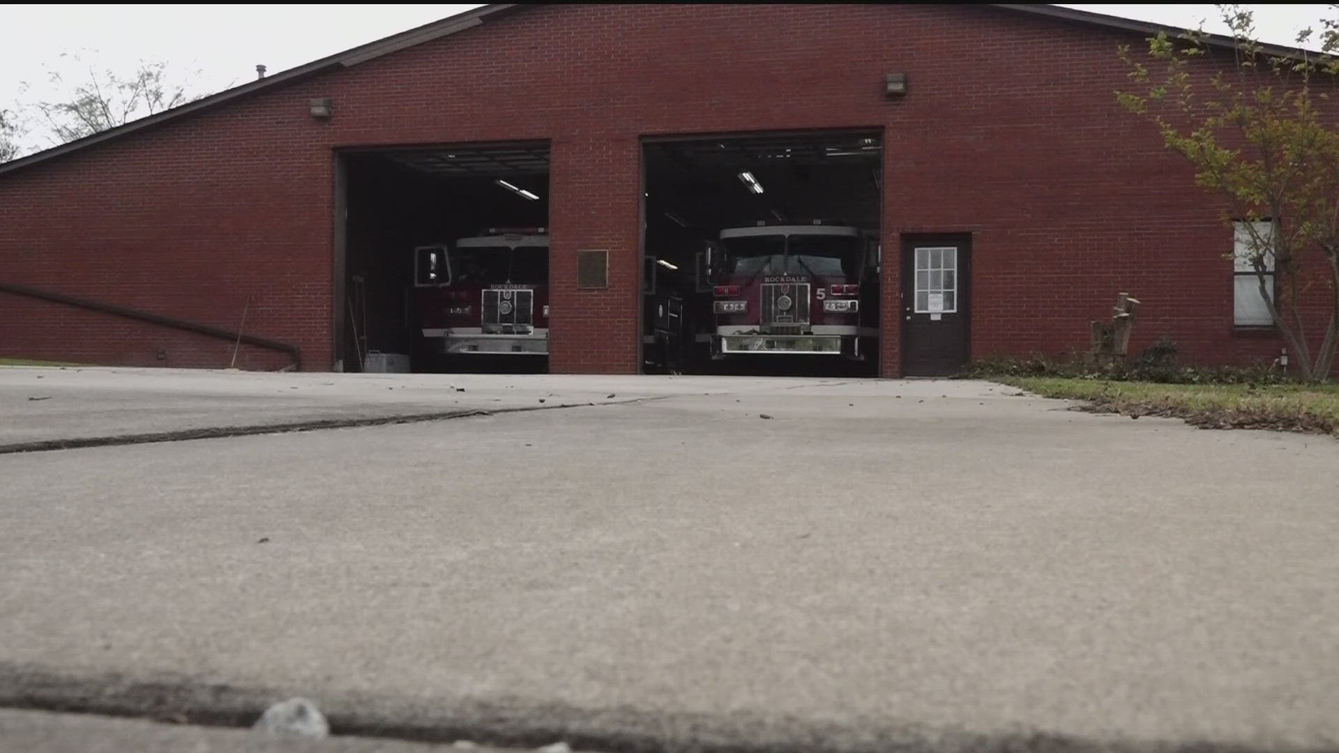 The fight over what to do with Riverdale's fire department continues as a nearby fire chief shares insight from personal experience.