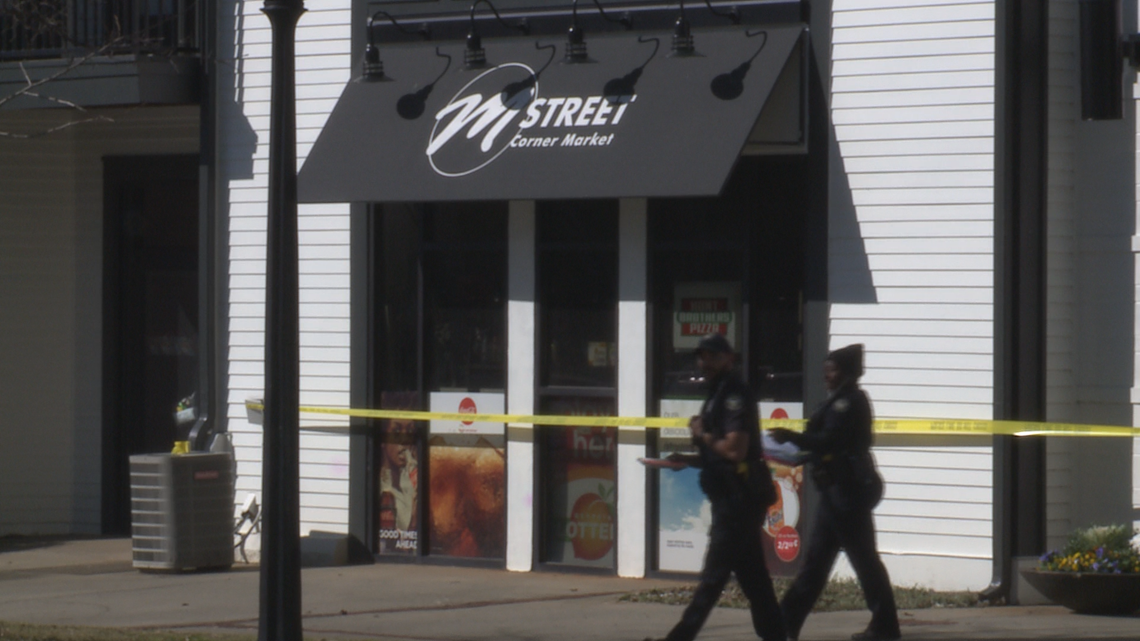 Clerk stabbed during armed robbery in West Midtown