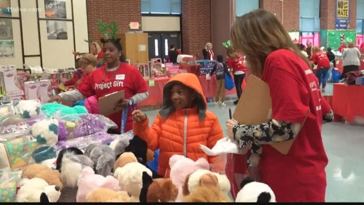Project Gift | 1,000 students  shop for others during holiday season