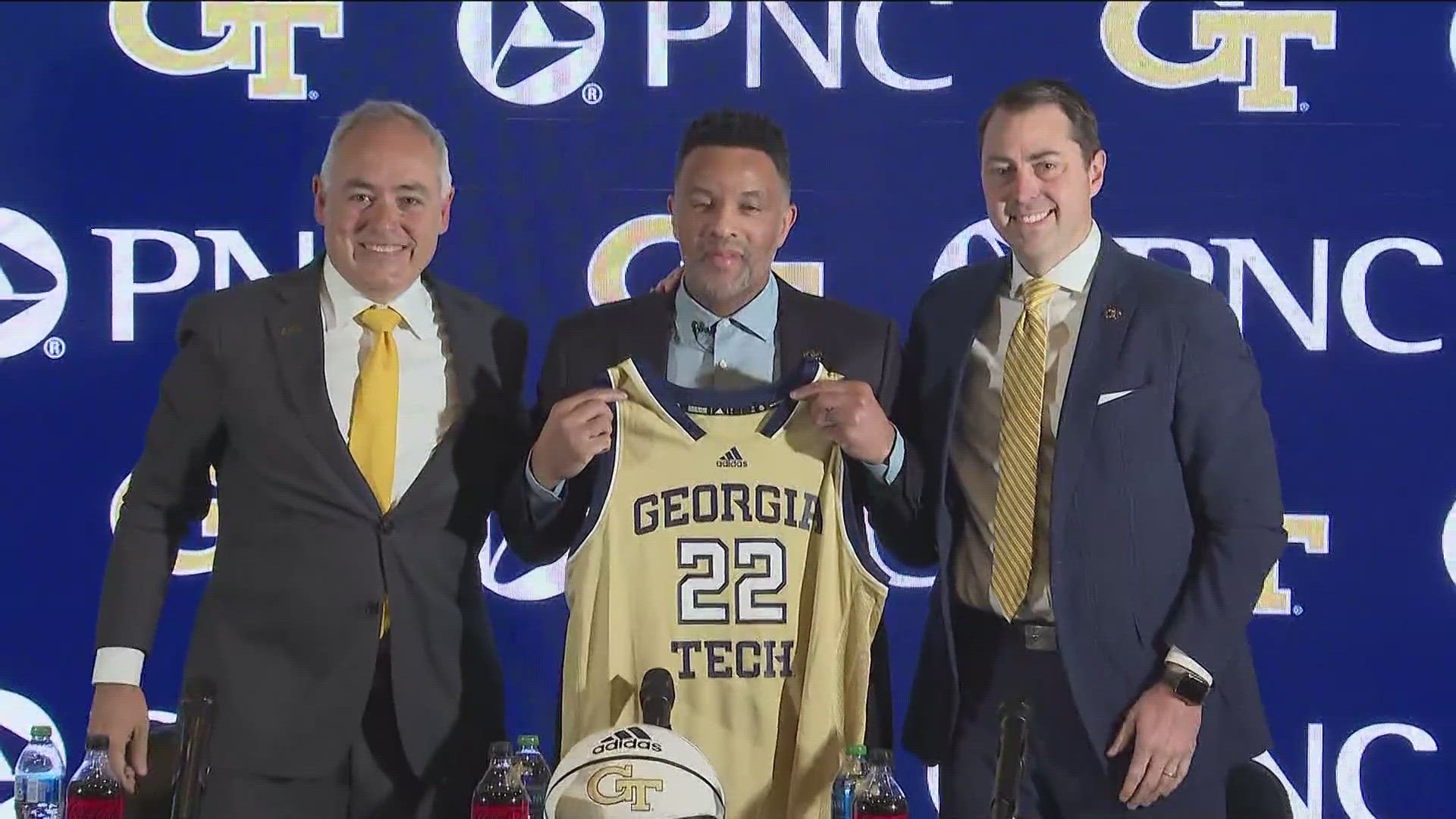 Damon Stoudamire delivered an emotional introduction at Georgia Tech on Tuesday, tearing up and placing the Yellow Jackets' history of success at the forefront.