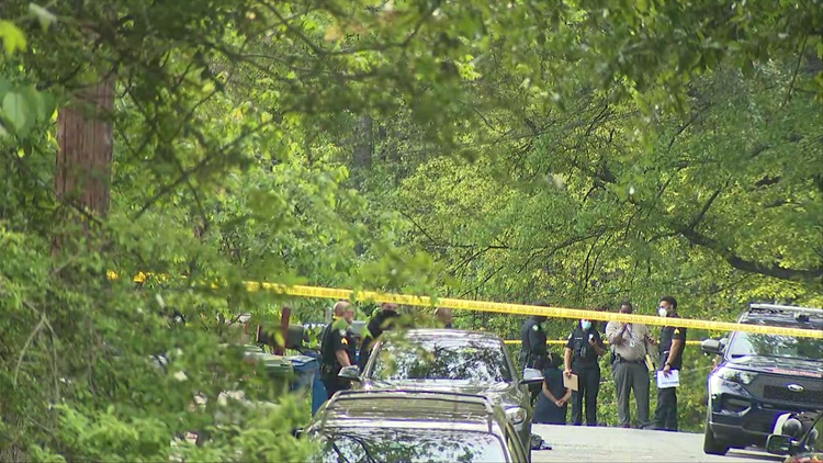 Victim found shot several times in street dies at hospital, Atlanta homicide detectives investigating