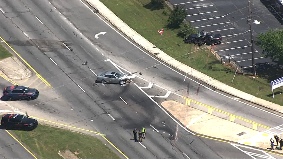 Clayton County police officer dies in car accident