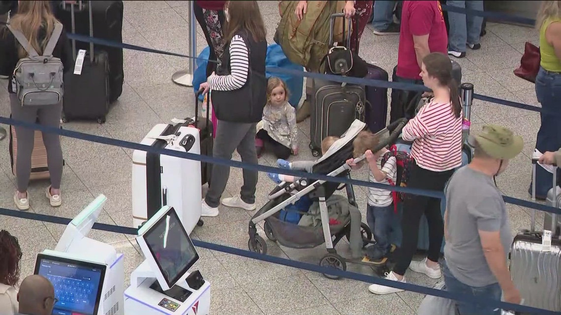 Thanksgiving travel already underway at Atlanta airport | 11alive.com