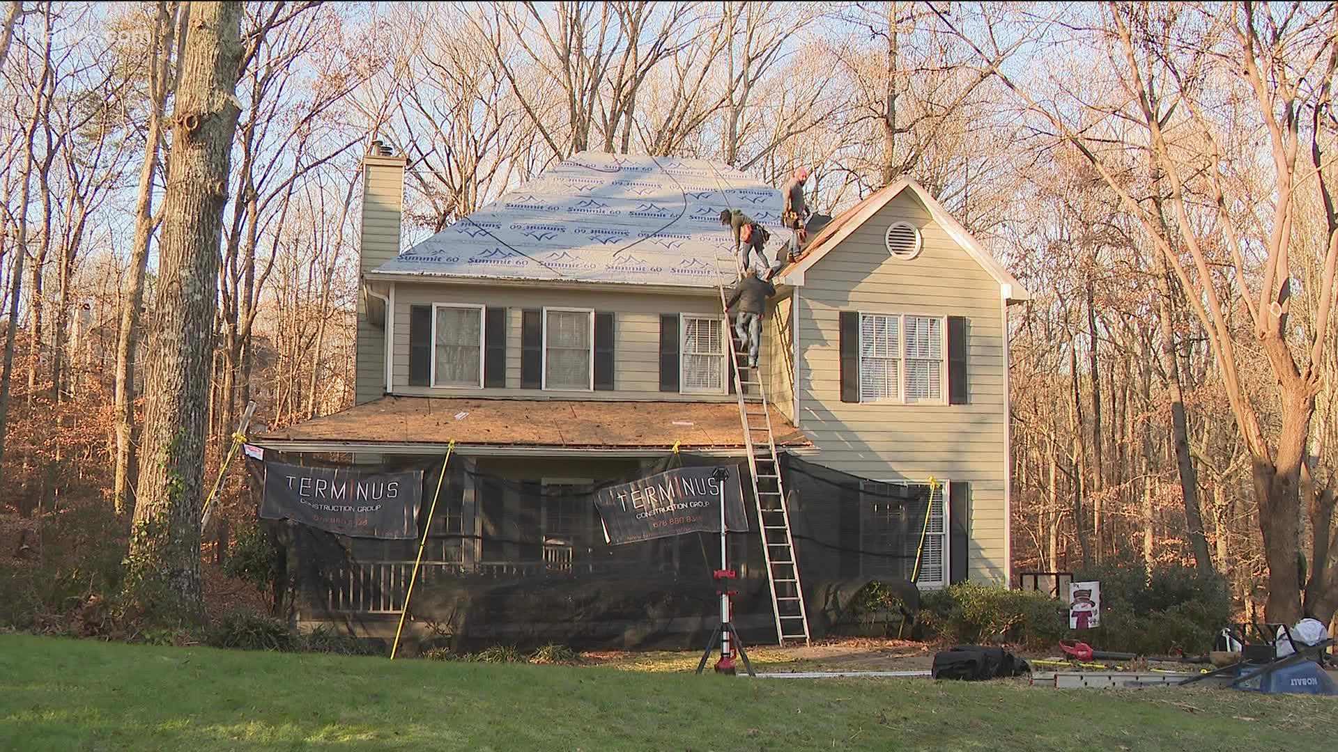 Terminus Construction Group gifted a special family a new roof this holiday season.