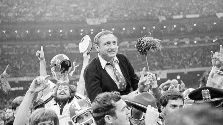 What former Georgia football coach Vince Dooley did for program was 'incredible'