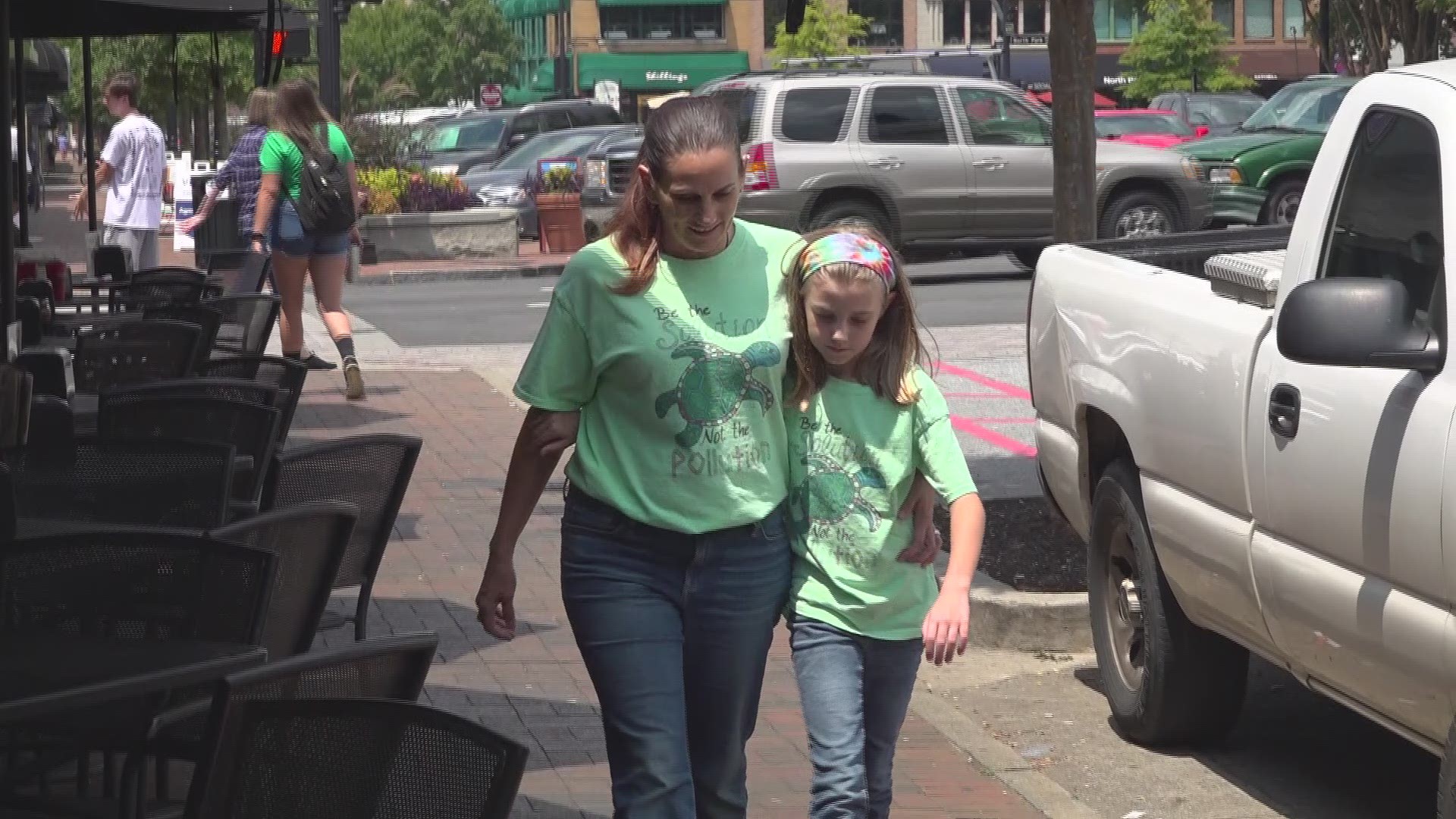 A mother-daughter team is covering a lot of ground in Cobb County, after the daughter became interested in community service projects.