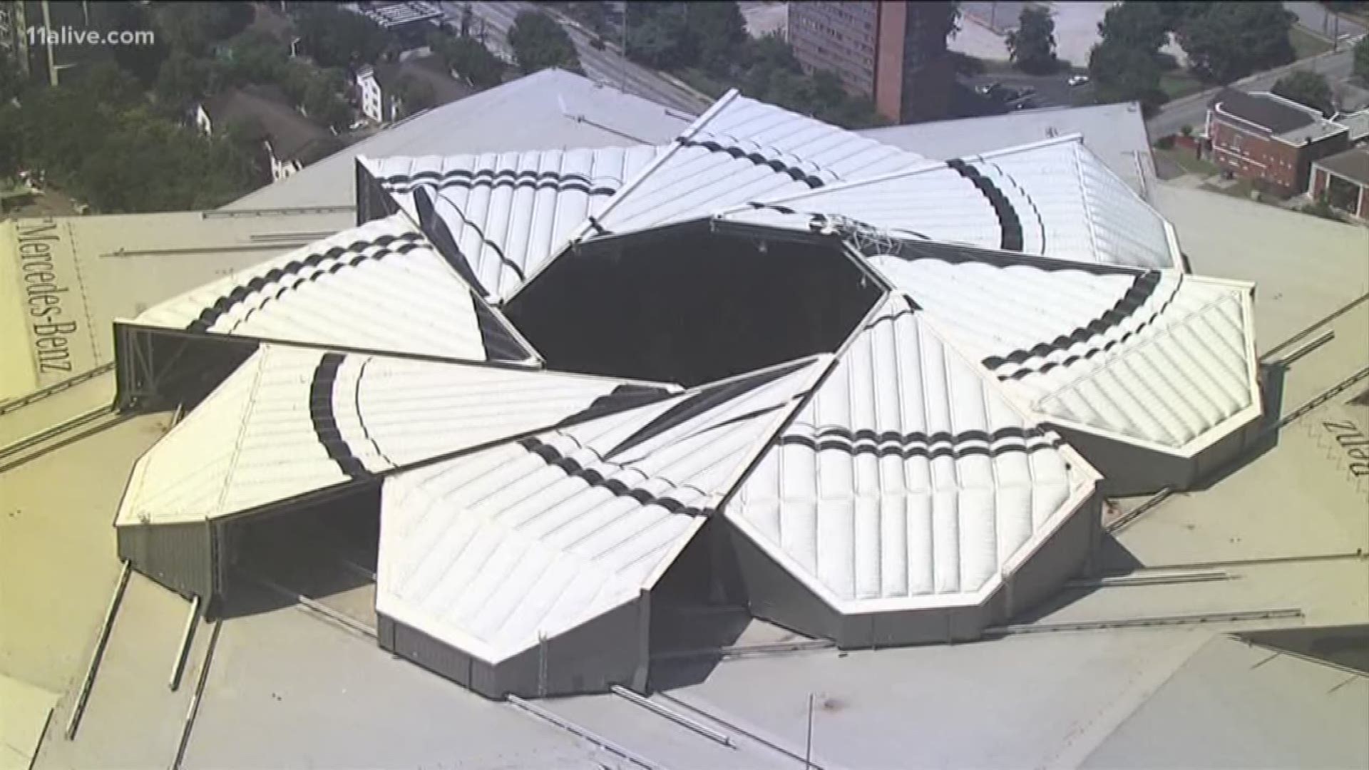 Mercedes-Benz Stadium roof is open