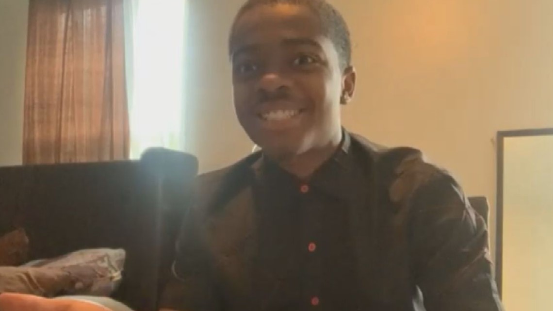 Powder Springs teen gifted car after walking miles to work - Vimarsana News