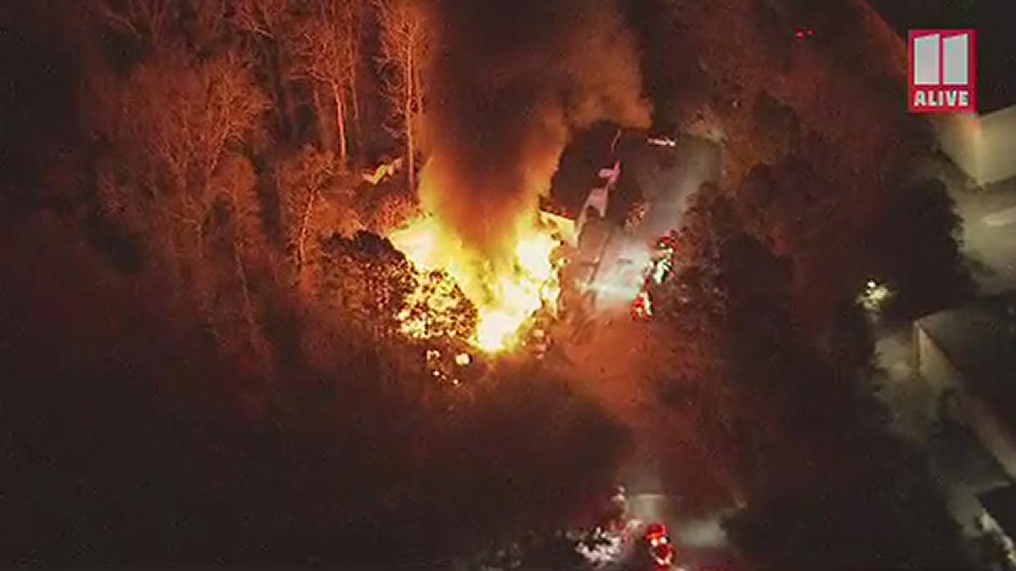Massive fire in DeKalb has apartment building fully engulfed in flames ...