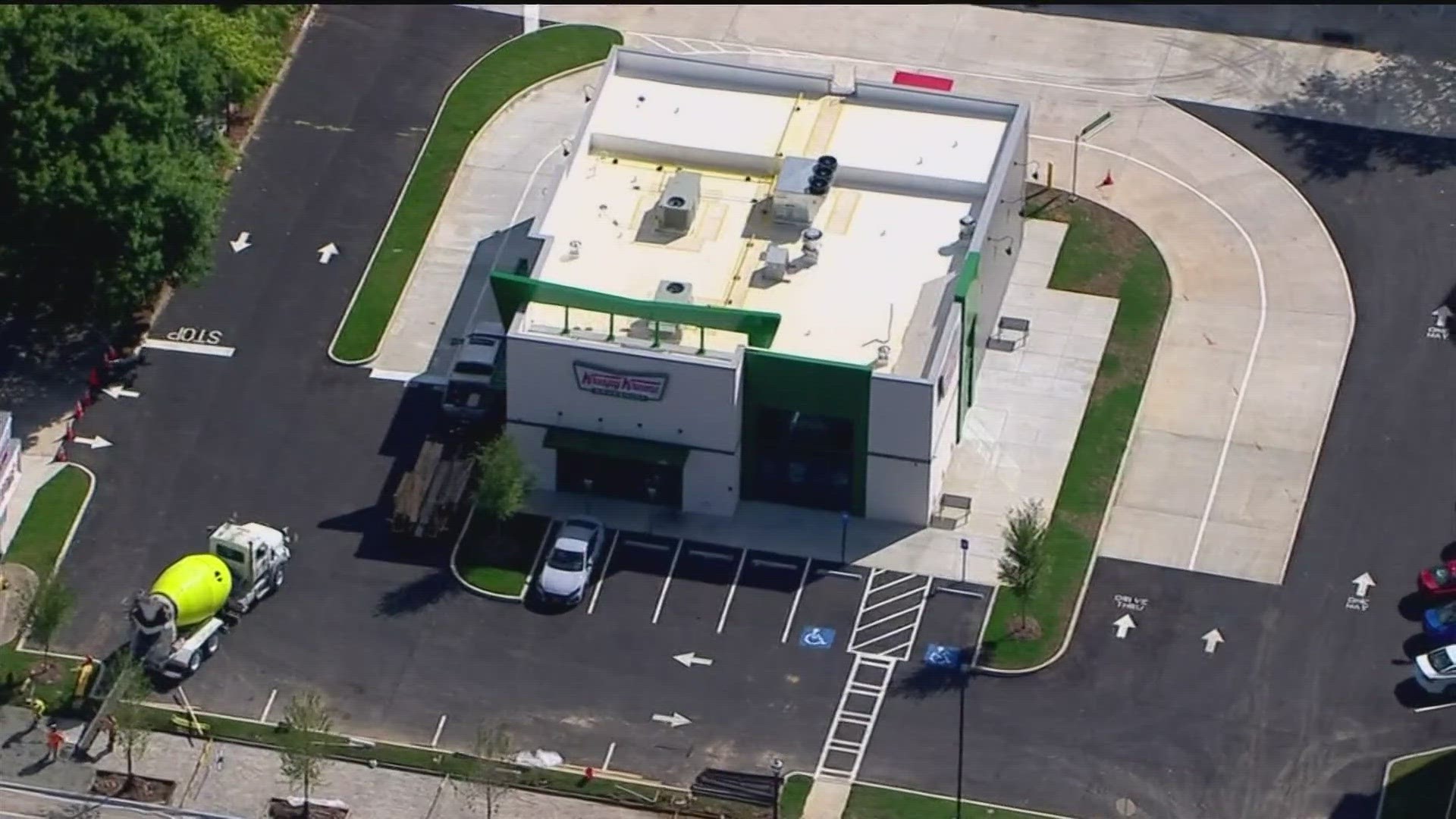 ​The Hot Light is set to turn on once again at the Krispy Kreme on Ponce.