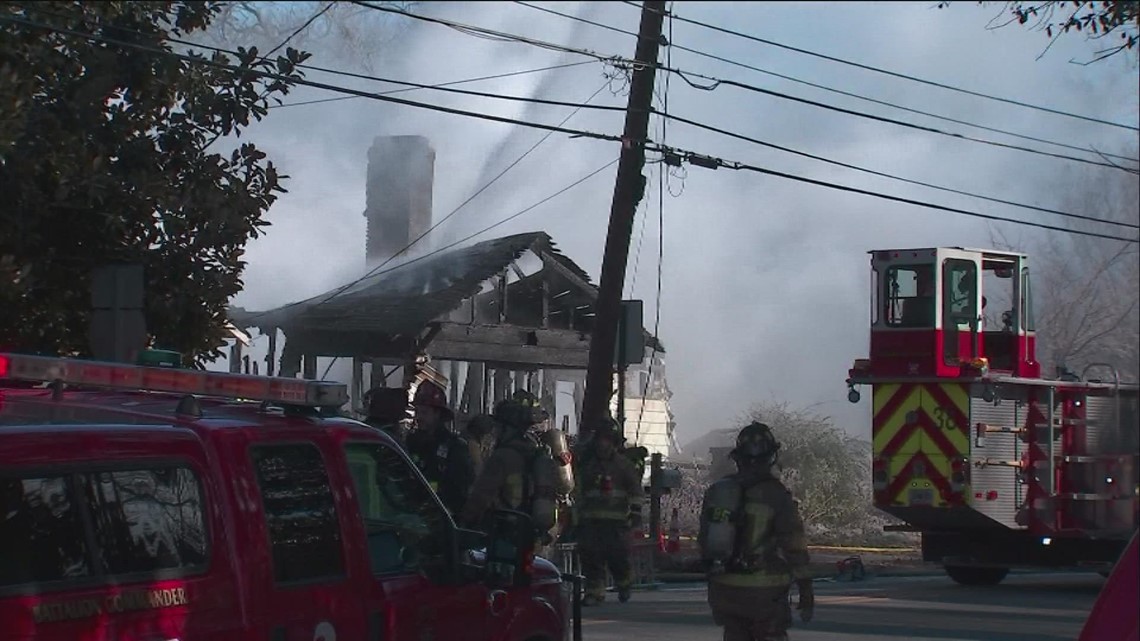 2 homes catch fire on M.L.K. Jr. Drive in Atlanta