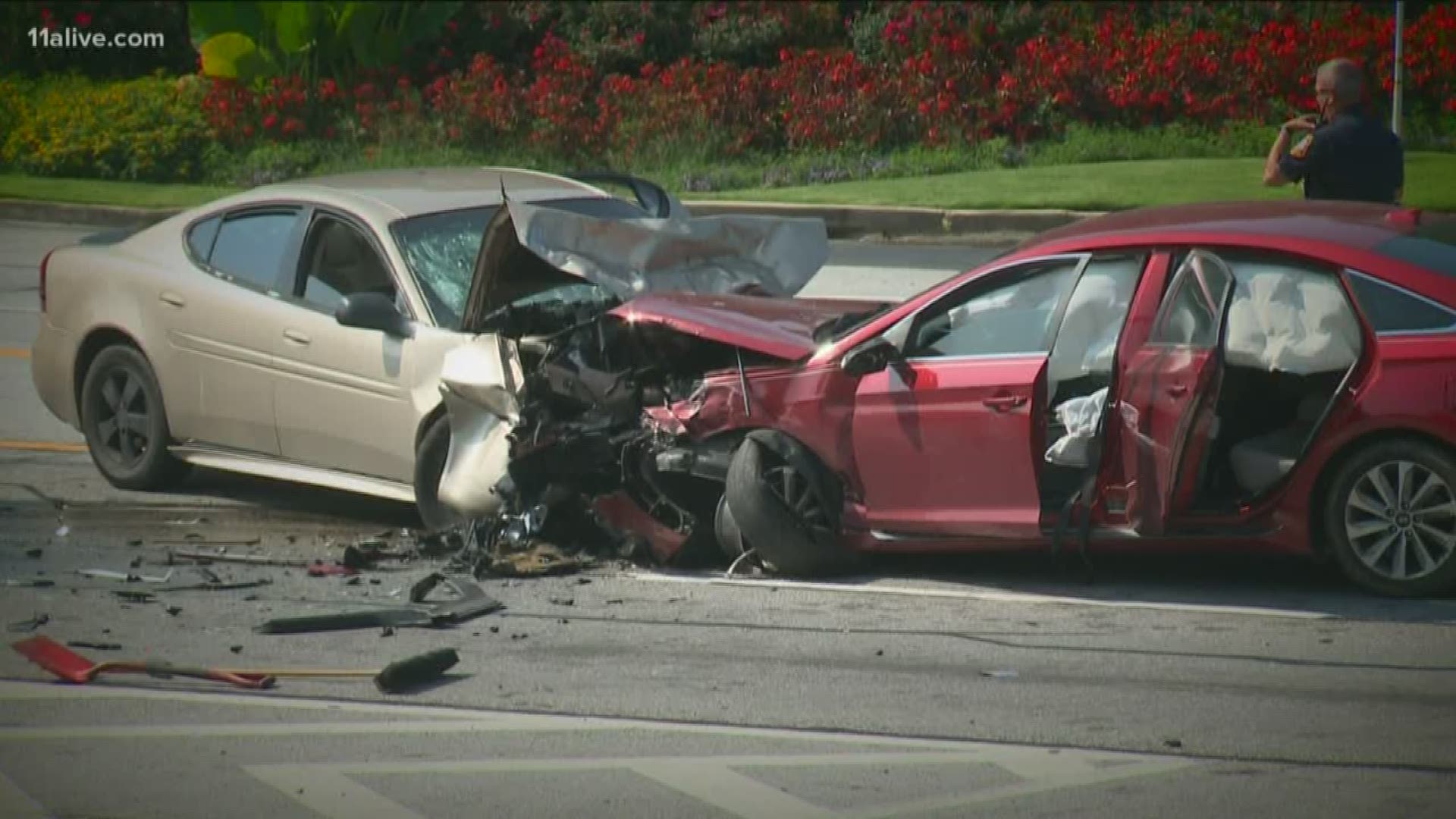 Accident On South Cobb Drive Leaves One Critically Injured 11alivecom