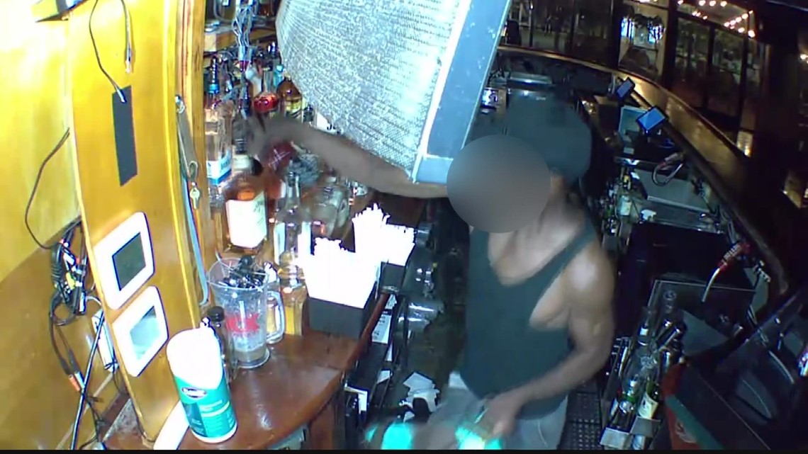 'Liquor bandit' steals whiskey, tequila and sells it as $1 shots on streets, bar managers say