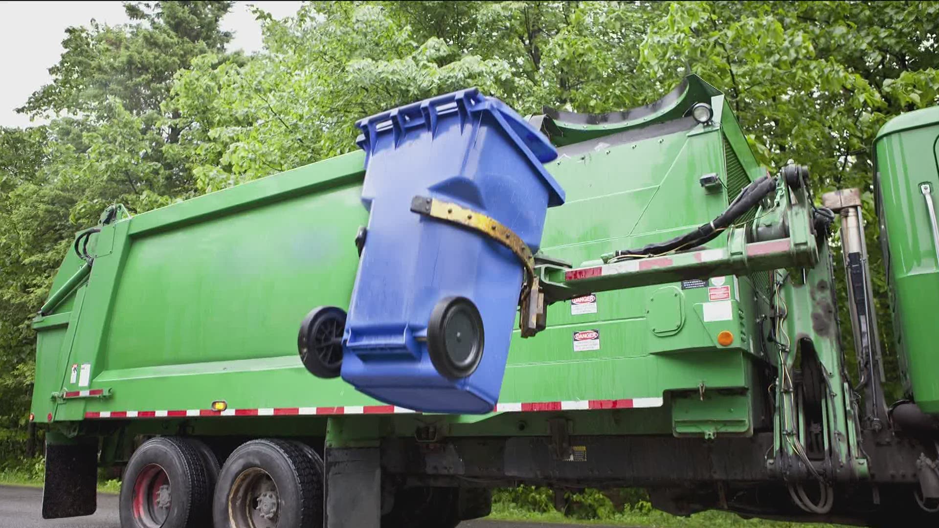 Missed trash yard pickup in Atlanta | Covid issues hit city | 11alive.com