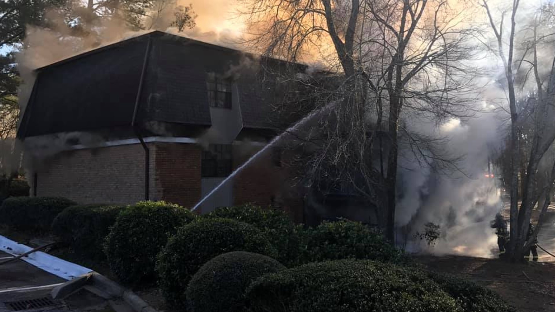 Large fire sweeps through Sandy Springs apartments Two injuries reported