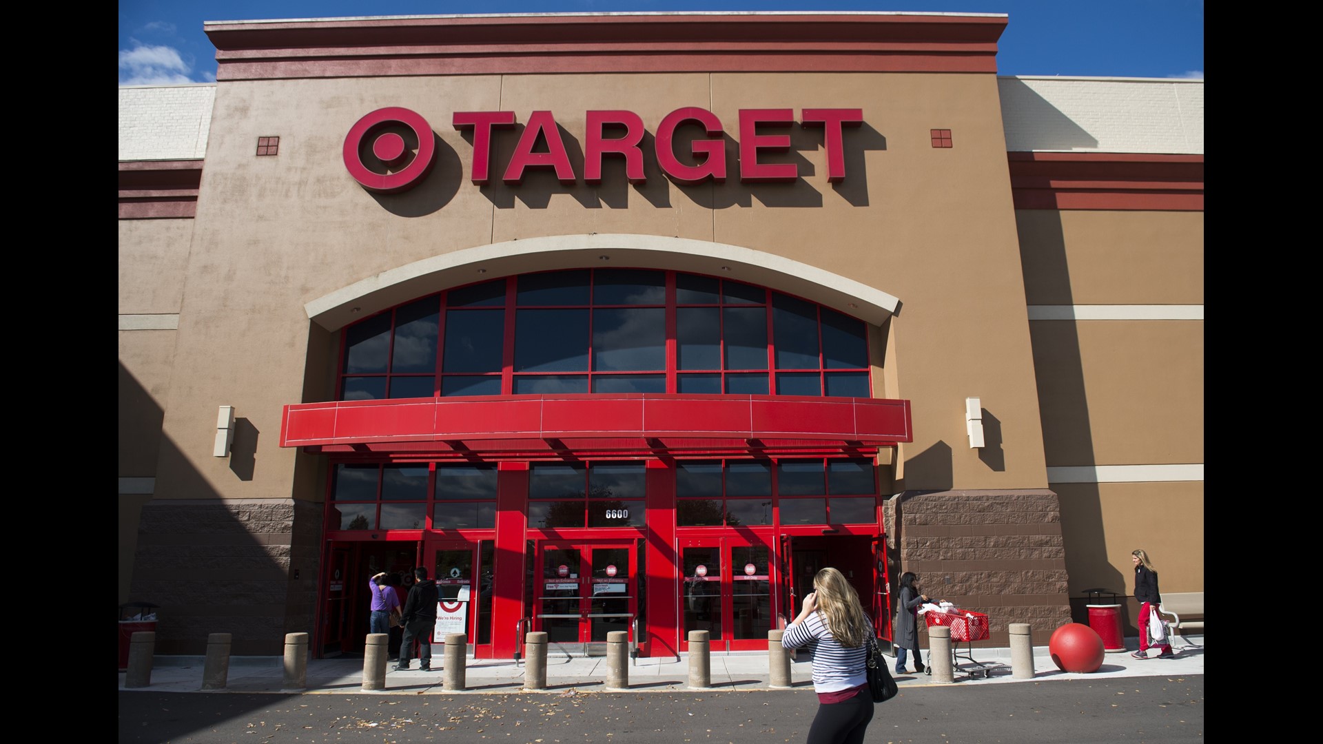 Target store manager saves shopper's life
