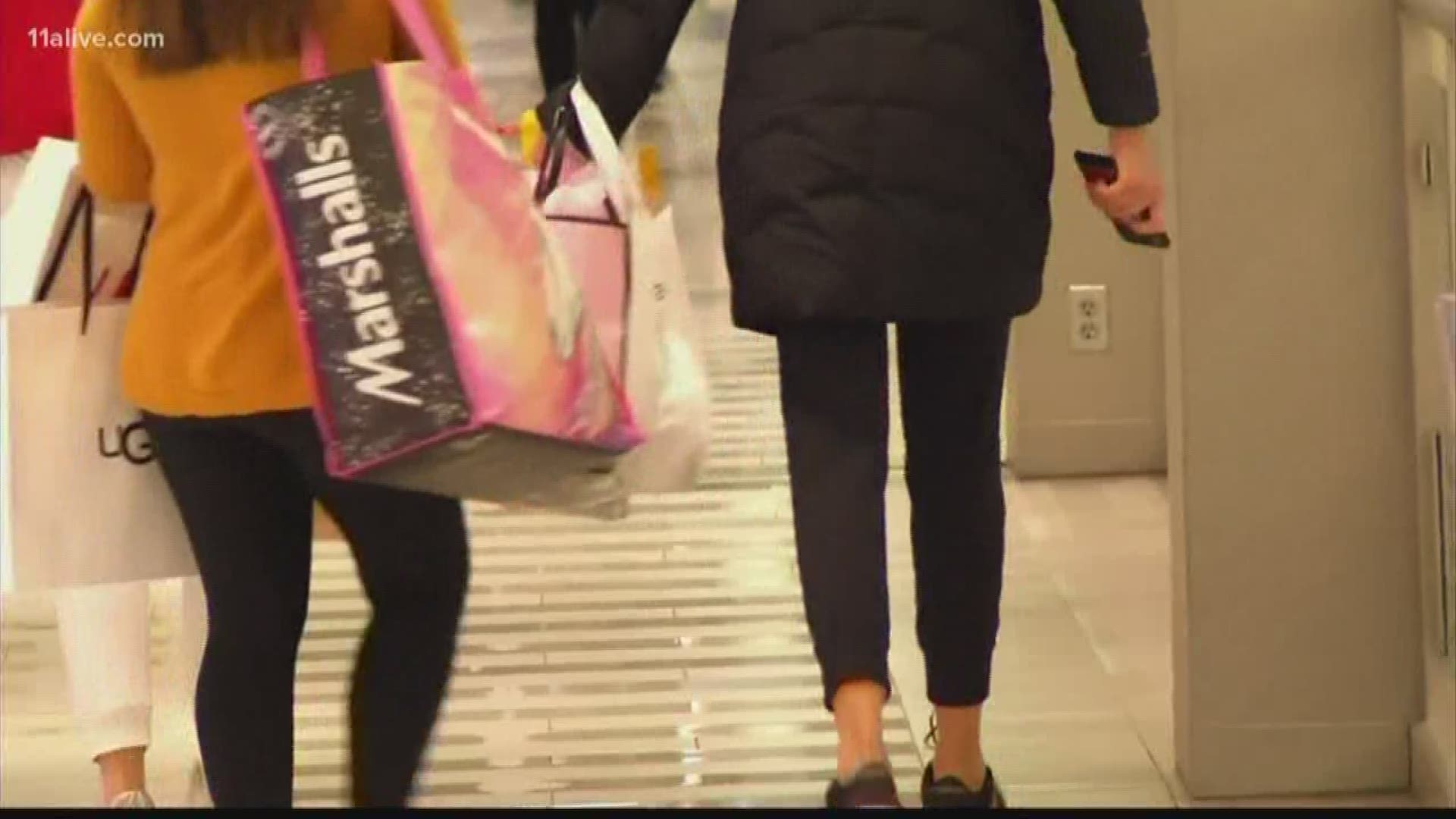 With a busy weekend expected at many malls and stores, security experts warn shoppers to be vigilant.