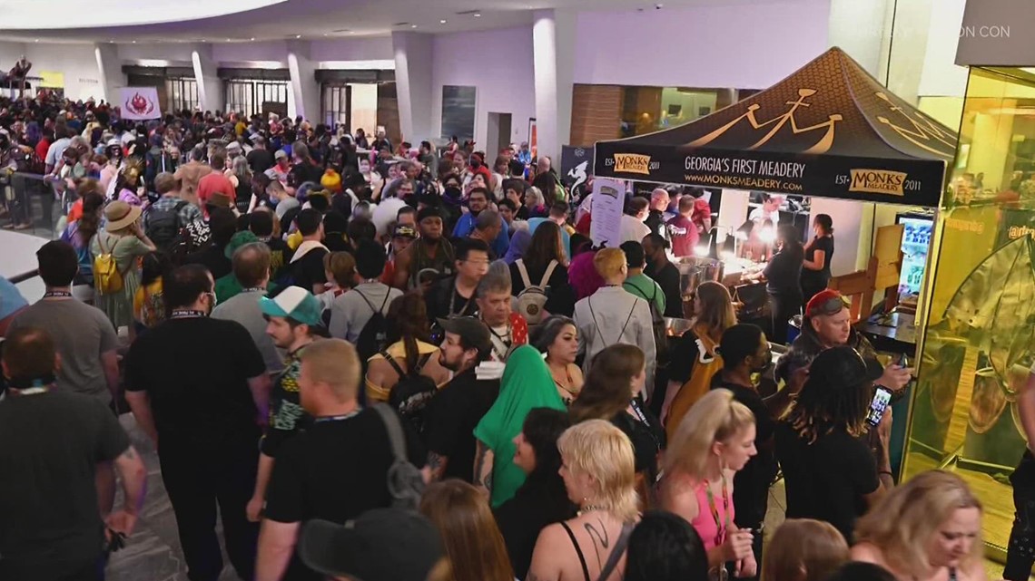 What we saw at Dragon Con 2021: Smaller crowds and so many Loki variants -  Atlanta Magazine