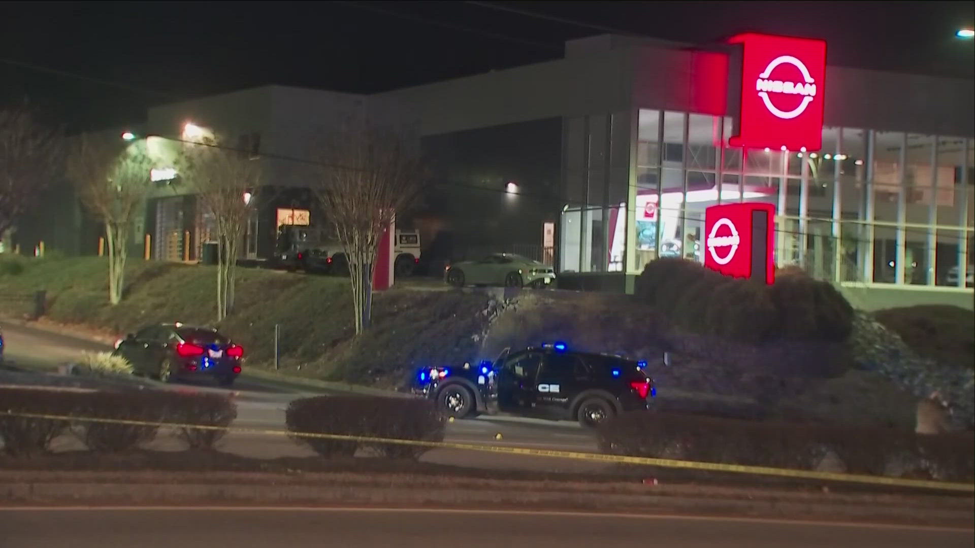 Roswell officer shoots man after physical fight near dealership: Police ...