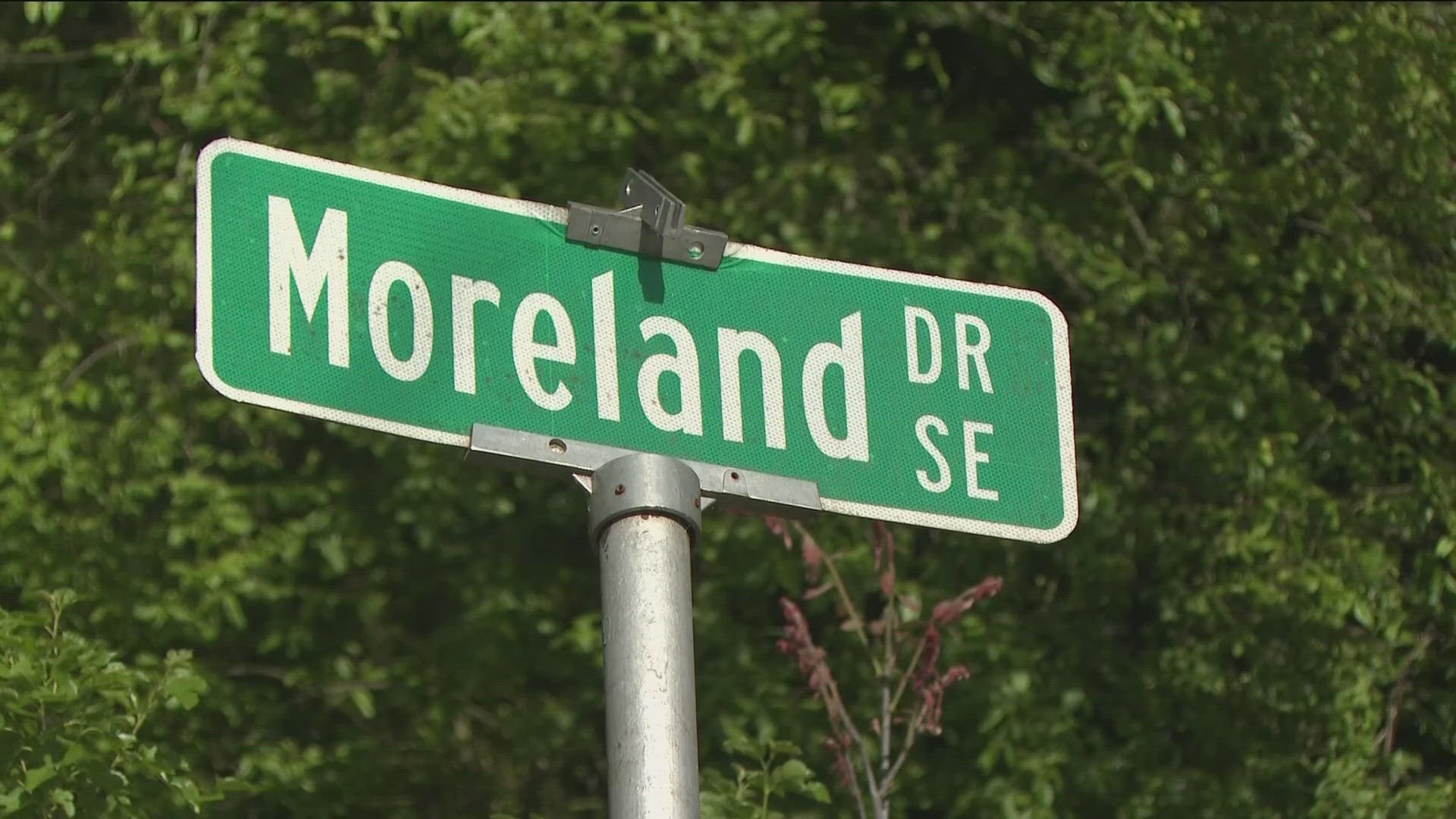 Atlanta Police responded to the 900 block of Moreland Drive SE.