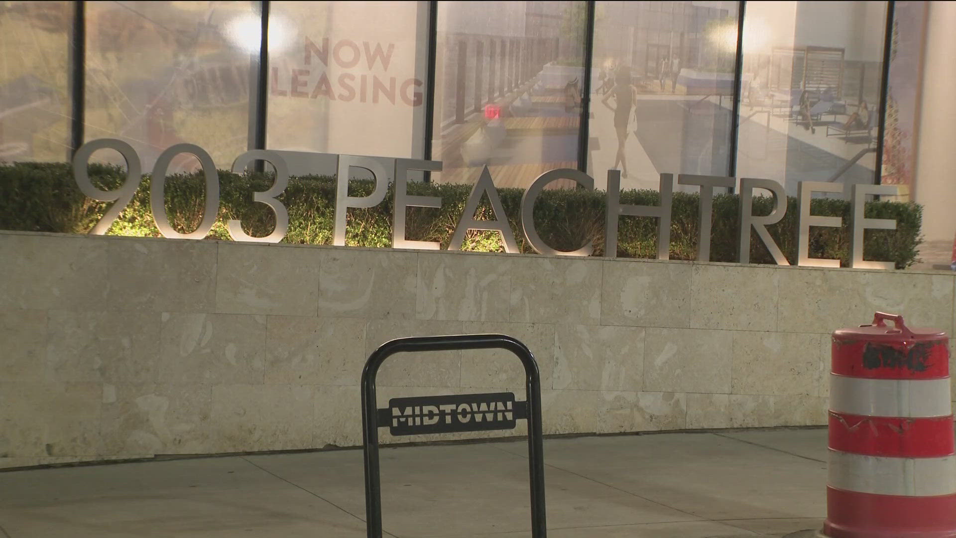 Four men injured in late-night shooting at Midtown apartment complex ...