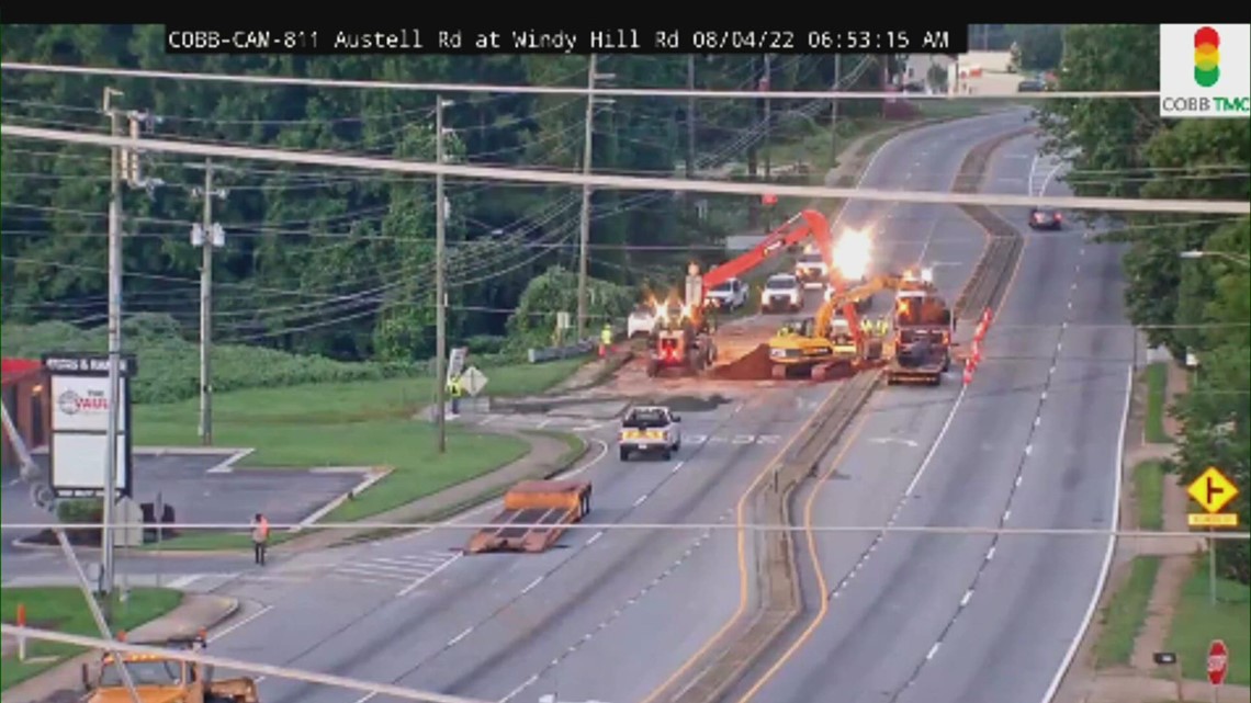 Sinkhole closes busy Cobb County road, DOT says