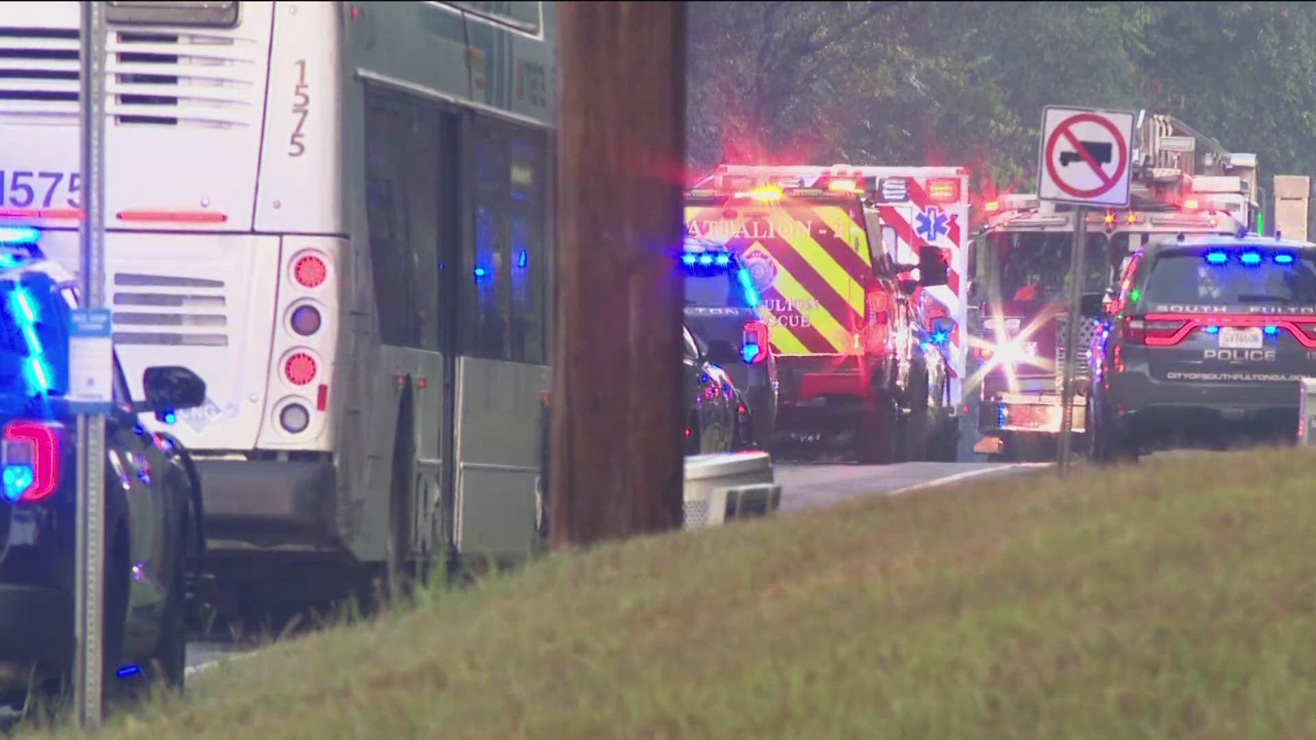 South Fulton officer injured in vehicle accident | 11alive.com