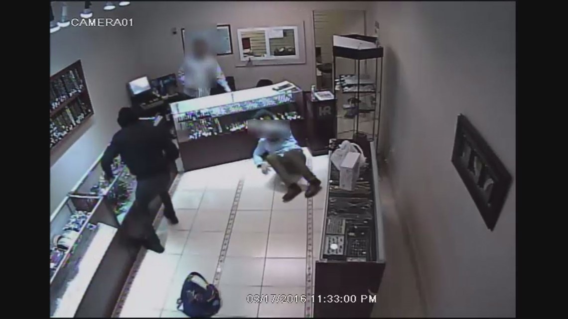 PHOTOS Cumberland Mall jewelry store robbery