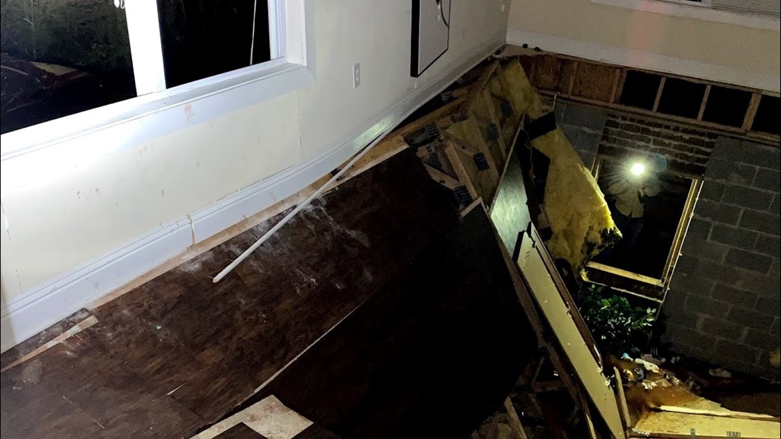 Party causes floor to collapse in Athens house, 25 injured