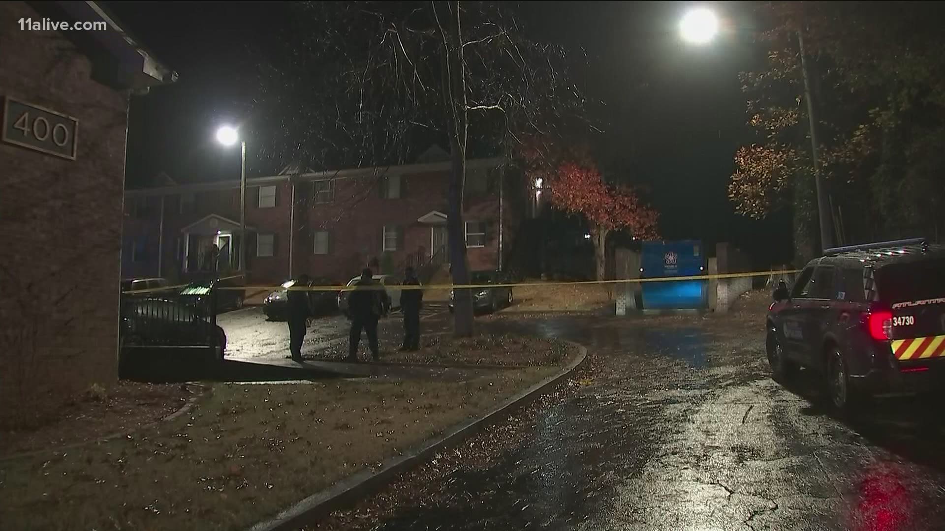 Man struck in head by stray bullet in SW Atlanta | 11alive.com