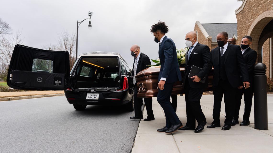 Hank Aaron hearse stops at homerun marker to South View Cemetery