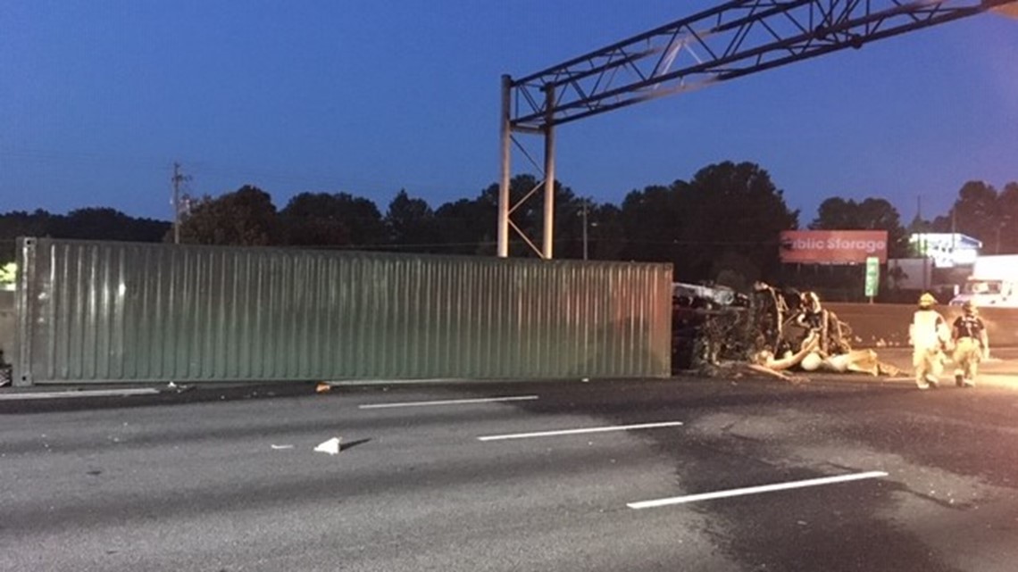 Multi-vehicle wreck, fire closes southbound I-85 in Gwinnett County ...