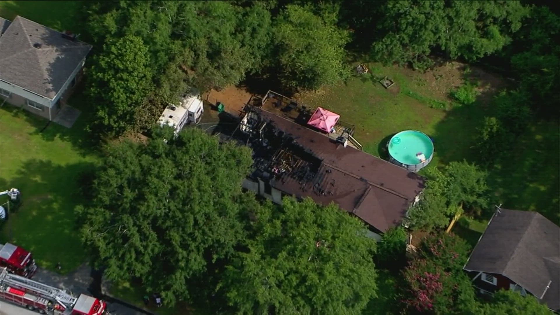 11Alive SkyTracker flew over the scene on Roman Woods Drive.