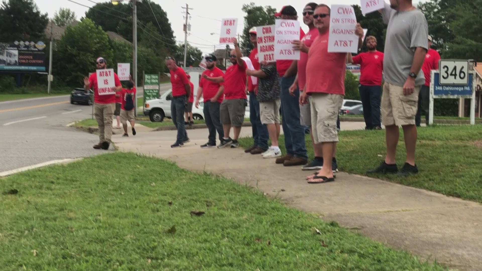Video of AT&T workers protesting in Cumming.