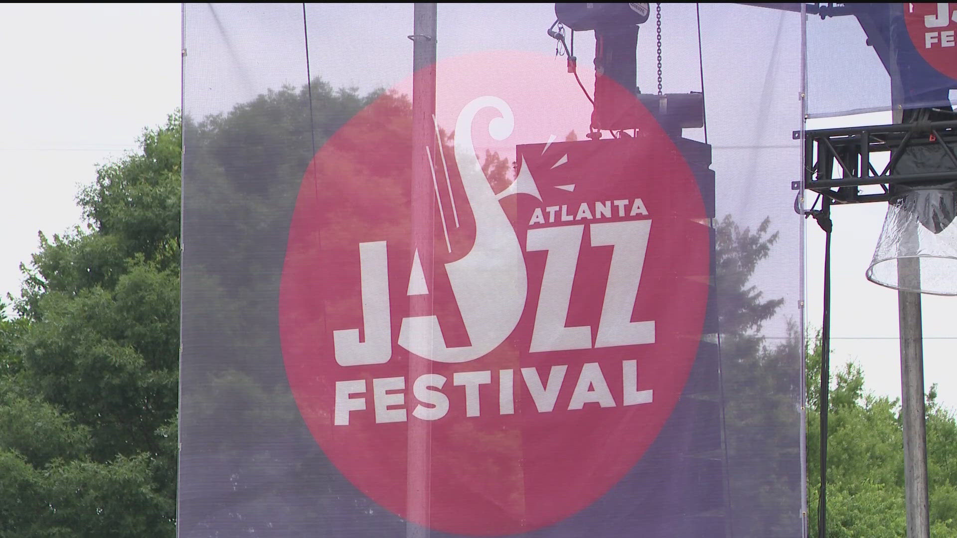 Hundreds of people showed up with tents, chairs, and umbrellas to hear free live music at Piedmont Park.