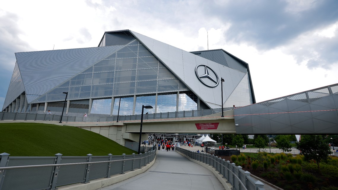 Atlanta Falcons Mercedes-Benz Stadium Time-Lapse 